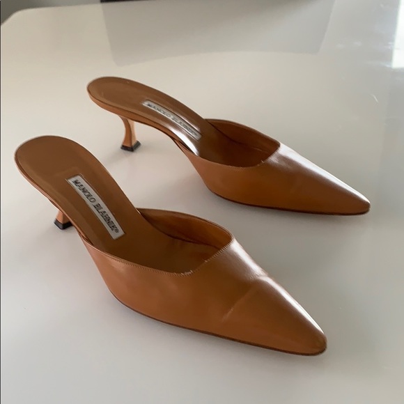 tan kitten heel shoes